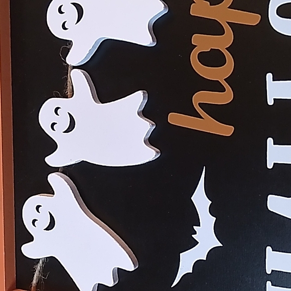 Wooden Happy Halloween Sign w flying ghosts, super cute measures 12 x 8 inches - Picture 4 of 5